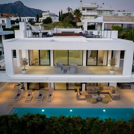Vacation I Jomo, New Built Villa, Rooftop Jacuzzi, Heated Pool Marbella