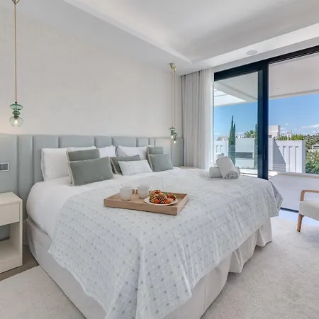 Villa Vacation I Jomo, New Built Villa, Rooftop Jacuzzi, Heated Pool *