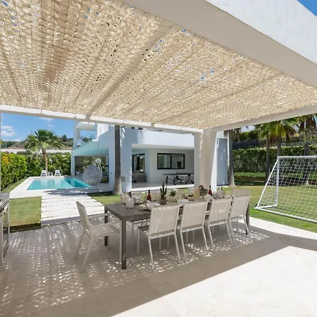 Villa Vacation I Jomo, New Built Villa, Rooftop Jacuzzi, Heated Pool *