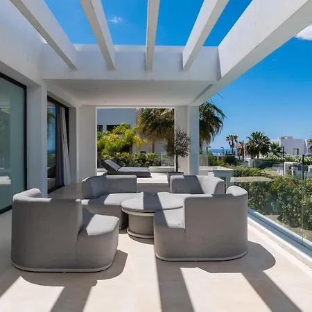 Villa Vacation I Jomo, New Built Villa, Rooftop Jacuzzi, Heated Pool *