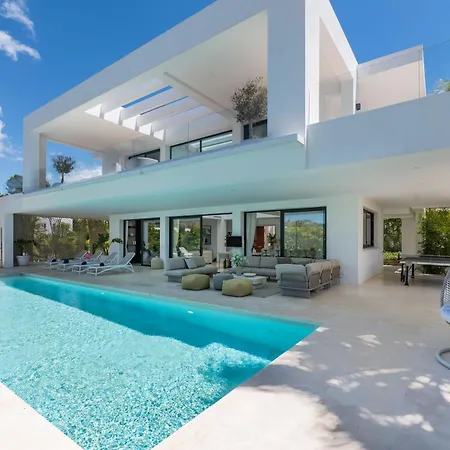 Vacation I Jomo, New Built Villa, Rooftop Jacuzzi, Heated Pool