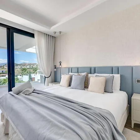 Vacation I Jomo, New Built Villa, Rooftop Jacuzzi, Heated Pool Marbella