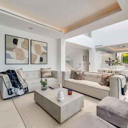 Vacation I Jomo, New Built Villa, Rooftop Jacuzzi, Heated Pool Marbella