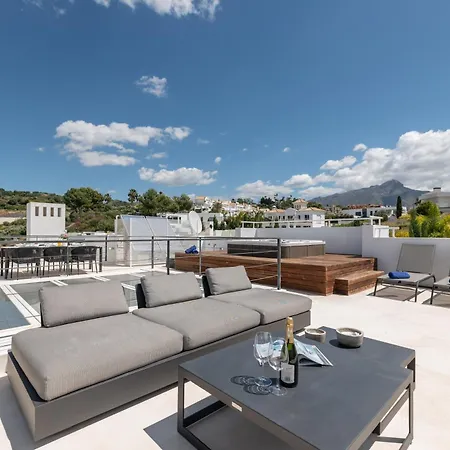 Vacation I Jomo, New Built Villa, Rooftop Jacuzzi, Heated Pool Villa Marbella