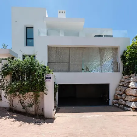 Villa Vacation I Jomo, New Built Villa, Rooftop Jacuzzi, Heated Pool Marbella