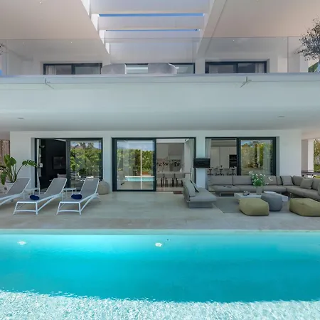 Villa Vacation I Jomo, New Built Villa, Rooftop Jacuzzi, Heated Pool