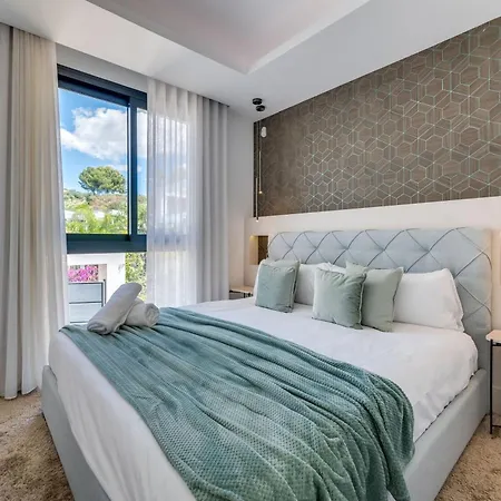 Villa Vacation I Jomo, New Built Villa, Rooftop Jacuzzi, Heated Pool Marbella