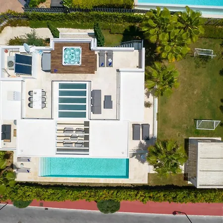 Vacation I Jomo, New Built Villa, Rooftop Jacuzzi, Heated Pool Villa