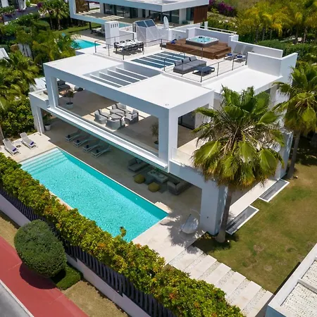 Vacation I Jomo, New Built Villa, Rooftop Jacuzzi, Heated Pool Villa Marbella