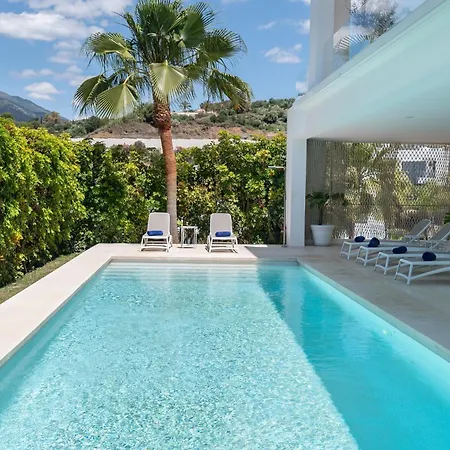 Vacation I Jomo, New Built Villa, Rooftop Jacuzzi, Heated Pool *