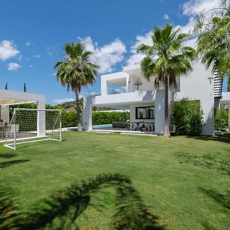 Vacation I Jomo, New Built Villa, Rooftop Jacuzzi, Heated Pool