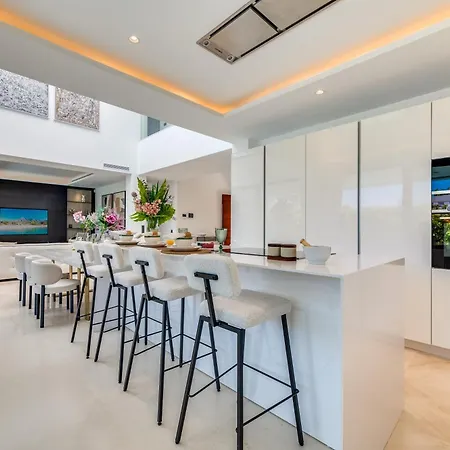 Vacation I Jomo, New Built Villa, Rooftop Jacuzzi, Heated Pool * Marbella
