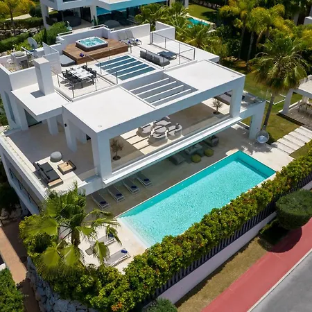 Villa Vacation I Jomo, New Built Villa, Rooftop Jacuzzi, Heated Pool Marbella